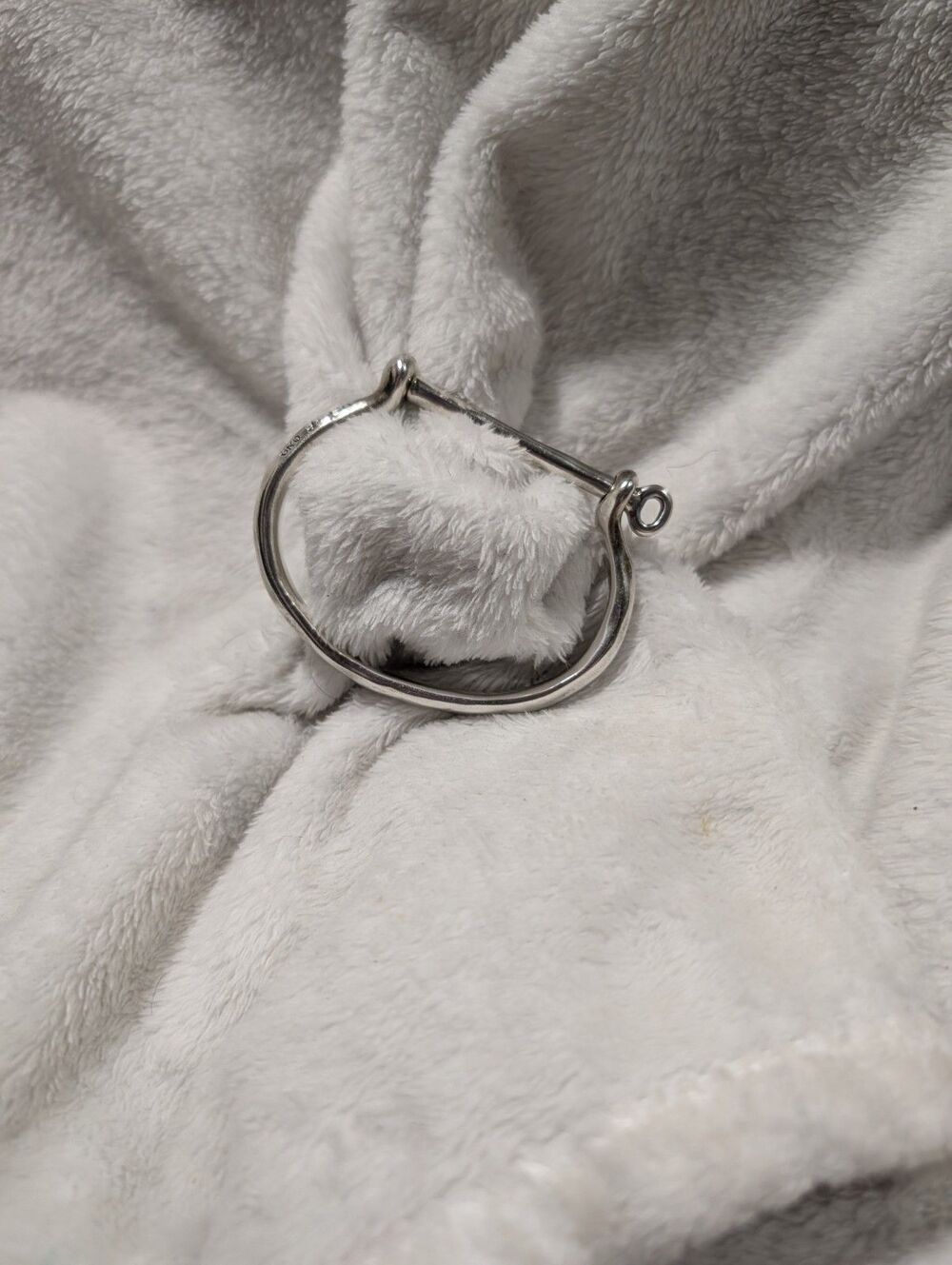 UNO de 50 Silver-toned Shackle Bangle Bracelet Heavy Cuff - Picture 7 of 8